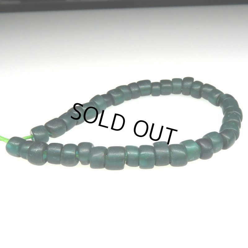 画像2: ナガ族深緑クリア小粒　短連 (2)