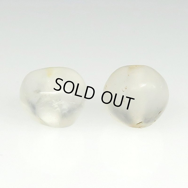 画像2: インドネシア古代水晶　丸玉2個セット (2)