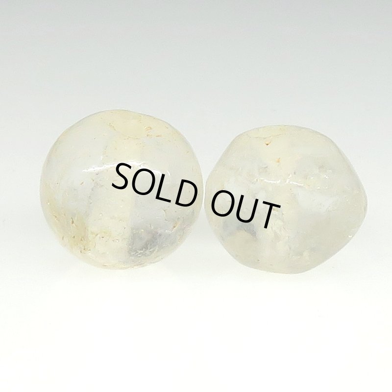 画像2: インドネシア古代水晶 丸玉2個セット (2)