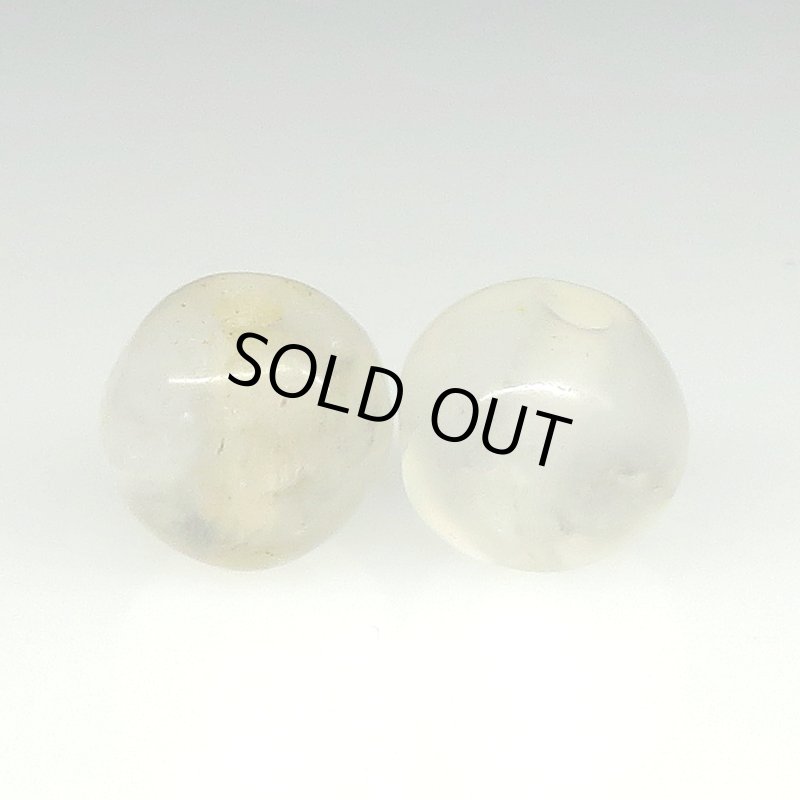 画像2: インドネシア古代水晶 丸玉2個セット (2)