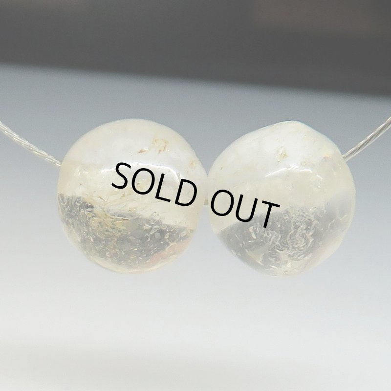 画像3: インドネシア古代水晶 丸玉2個セット (3)