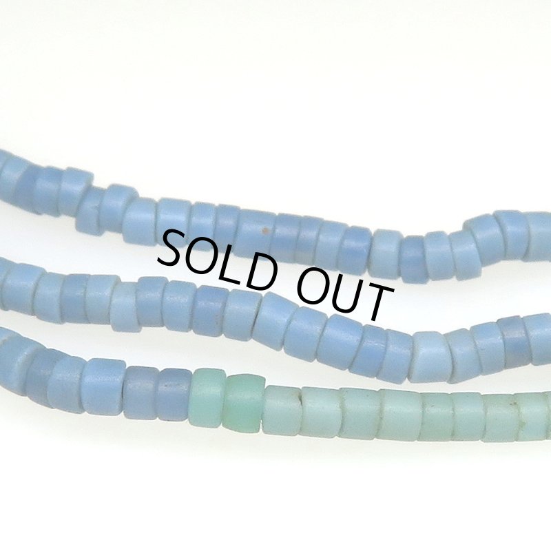 画像2: ブルーグレーとグリーン極小シードビーズ連 (2)