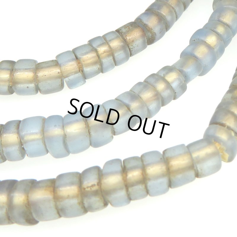 画像2: 淡いブルーオパール乳白クリアのスライスビーズ連 (2)