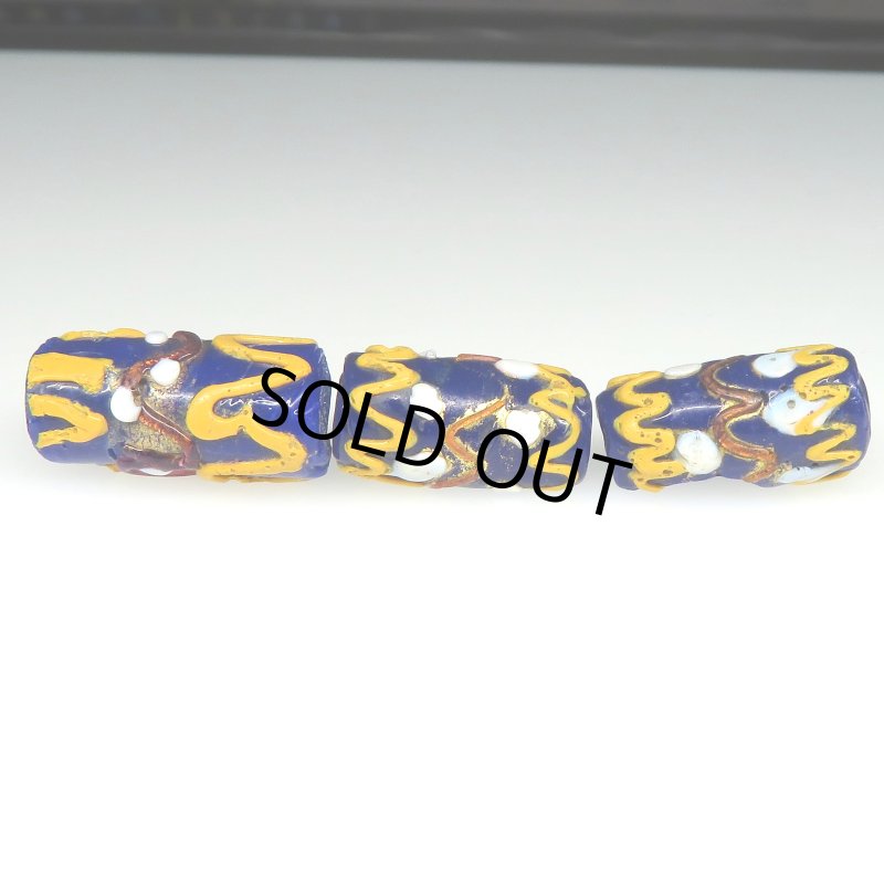 画像2: 紺色ウェディングケーキ 難あり (2)