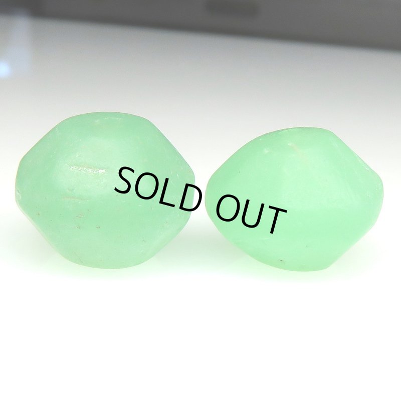 画像2: ウランガラス　乳白緑2個セット (2)