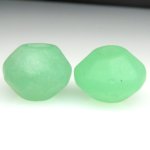 画像1: ウランガラス 乳白緑2個セット (1)