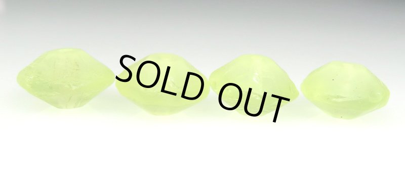 画像2: ウランガラスビーズ　黄色小4個セット (2)