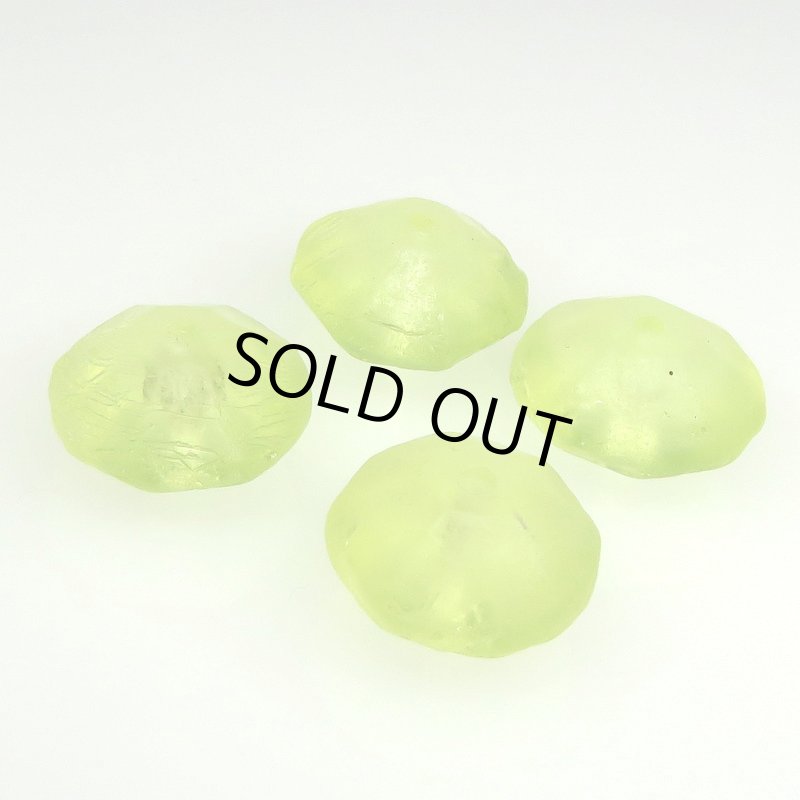 画像4: ウランガラスビーズ　黄色小4個セット (4)