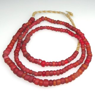 アンティーク ホワイトハーツ 大玉 2406】ANTIQUEホワイトハーツ濃淡赤筒型大粒ビーズ一連1(Φ7.5mm