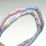 画像4: 薄ピンク+ピンクグレー+ブルーグレー極小シードビーズ連 (4)