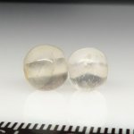 画像3: インドネシア古代水晶　丸玉2個セット (3)