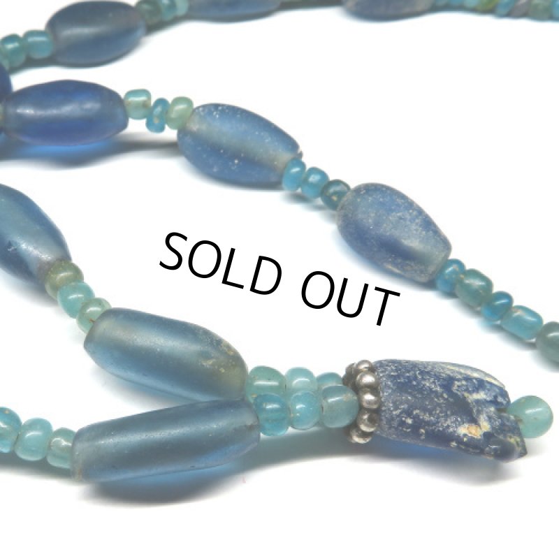 古代ブルーガラスのネックレス