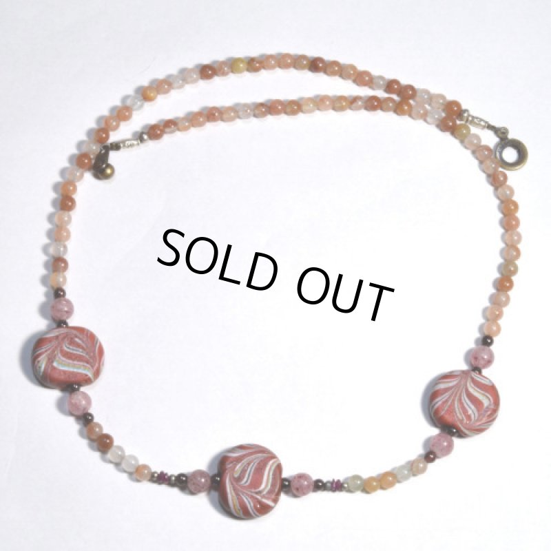 ヴェネチアフラットファンシーと天然石のネックレス