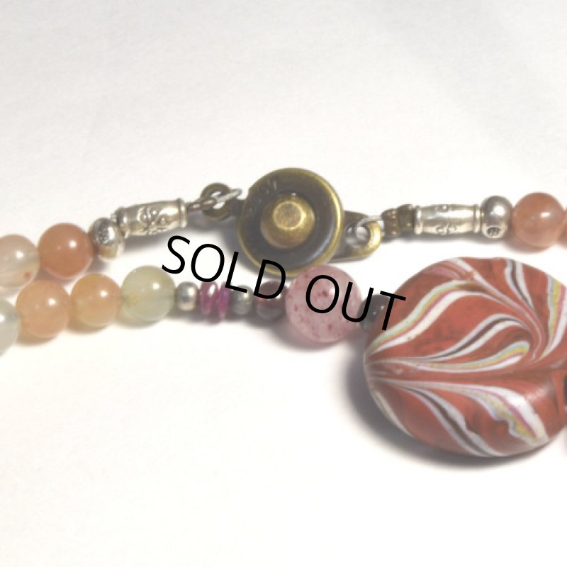 ヴェネチアフラットファンシーと天然石のネックレス