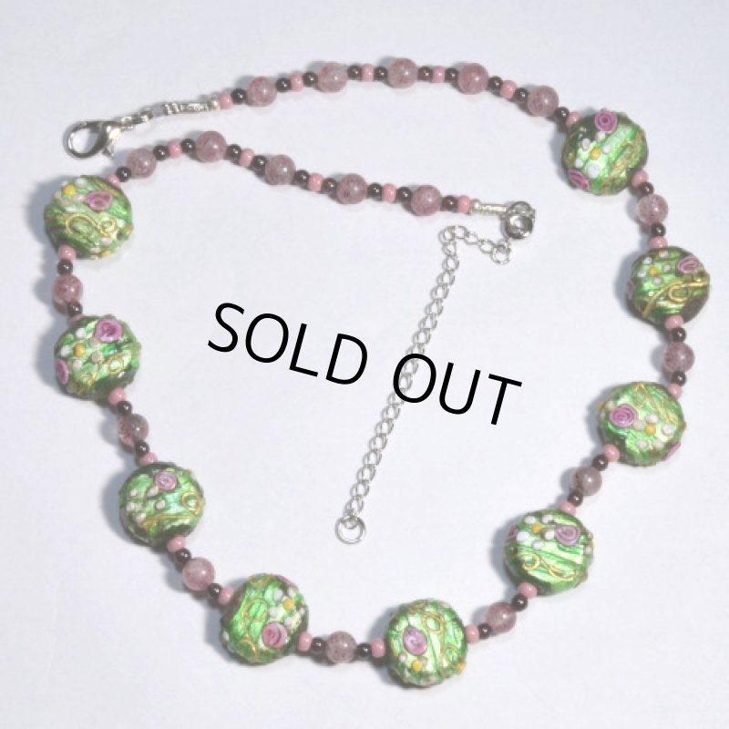 美シルバーフォイルビーズのネックレス