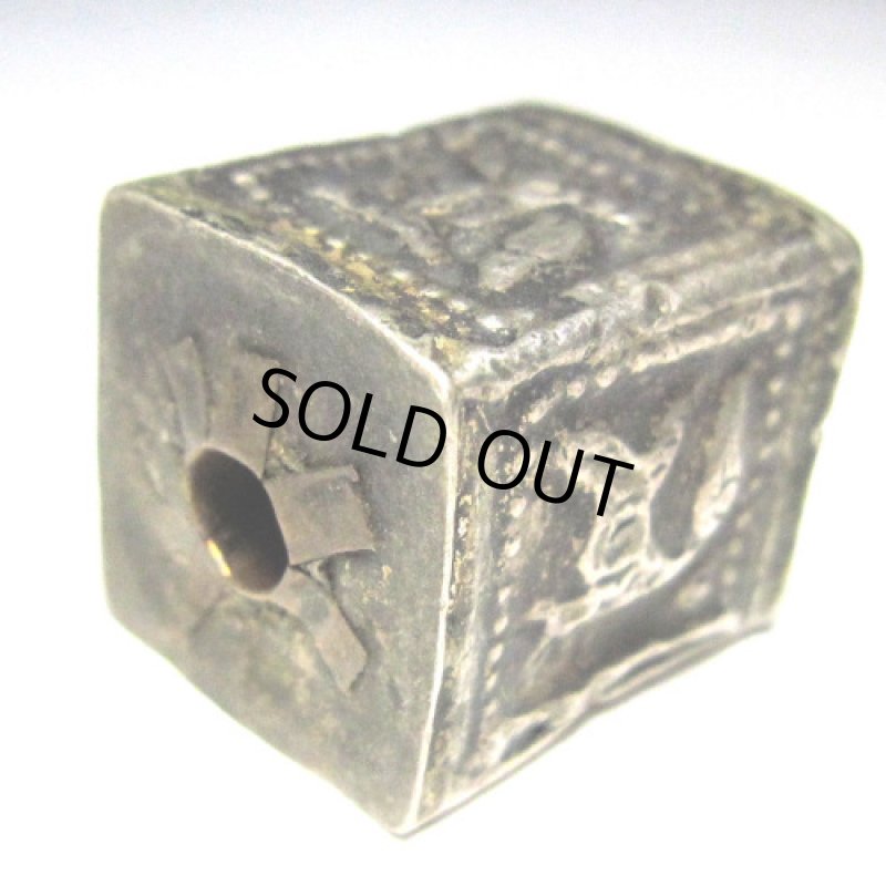 ゴールデントライアングル少数民族伝世シルバービーズ大