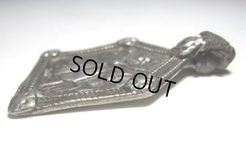 ラジャスタン古銀チャーム(ヤマ？）