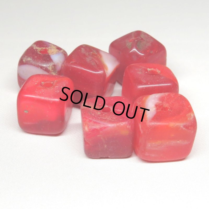 赤いマーブルビーズ 7個セット