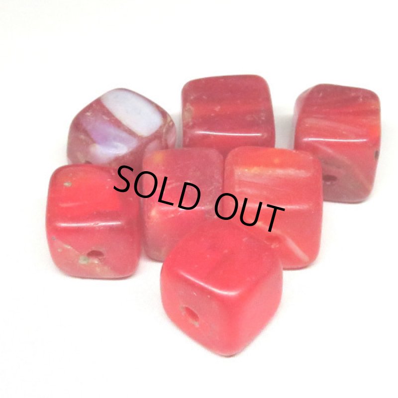 赤いマーブルビーズ 7個セット