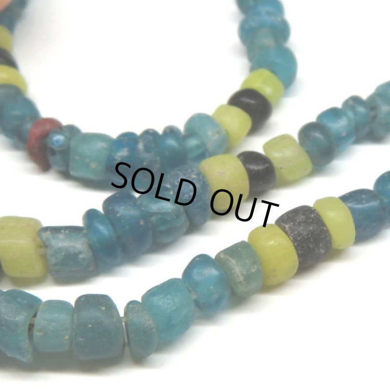 ブルー+緑・黄色・黒インドパシフィックビーズ連