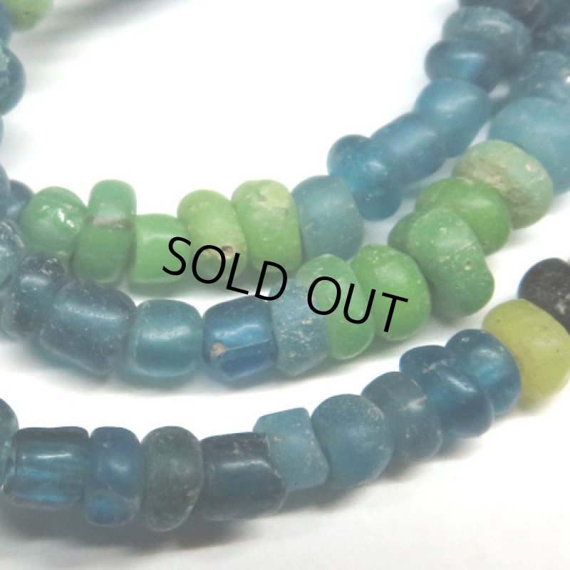ブルー+緑・黄色・黒インドパシフィックビーズ連