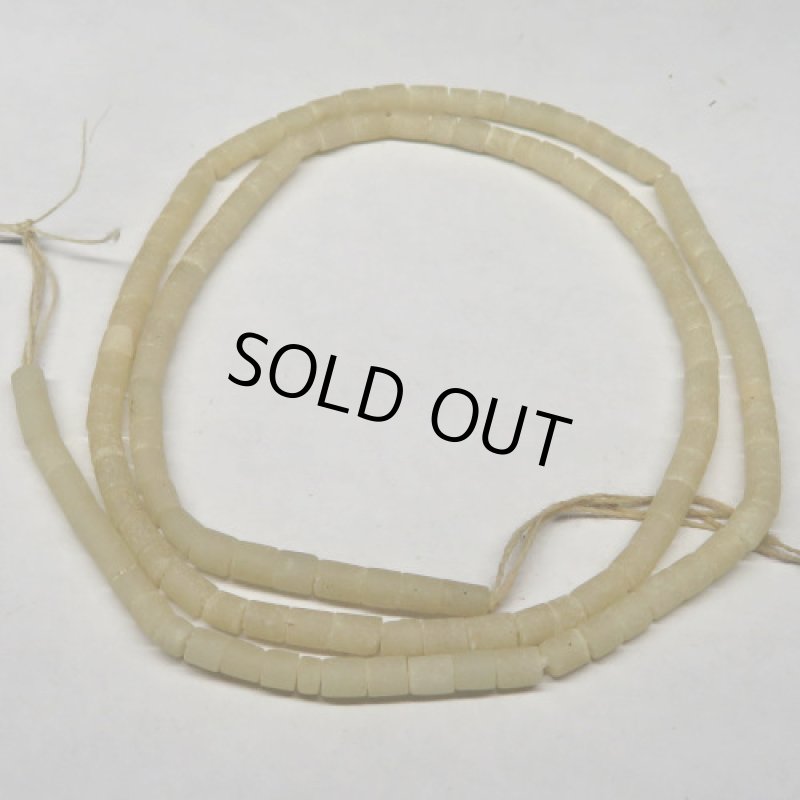 Serpentine 蛇紋石 アイボリー連