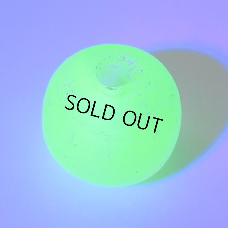 ウランガラス丸玉