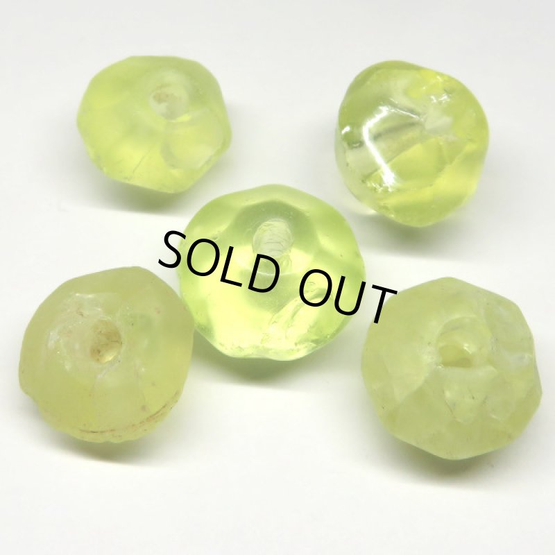 ウランガラスビーズ　難あり