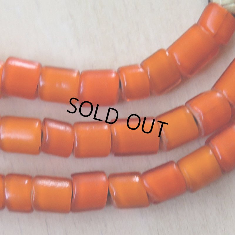 オレンジ色チューブ型ホワイトハーツ連