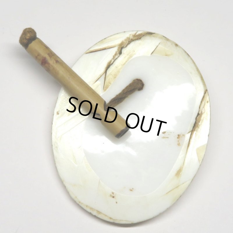 ナガ族伝世　貝の耳飾り