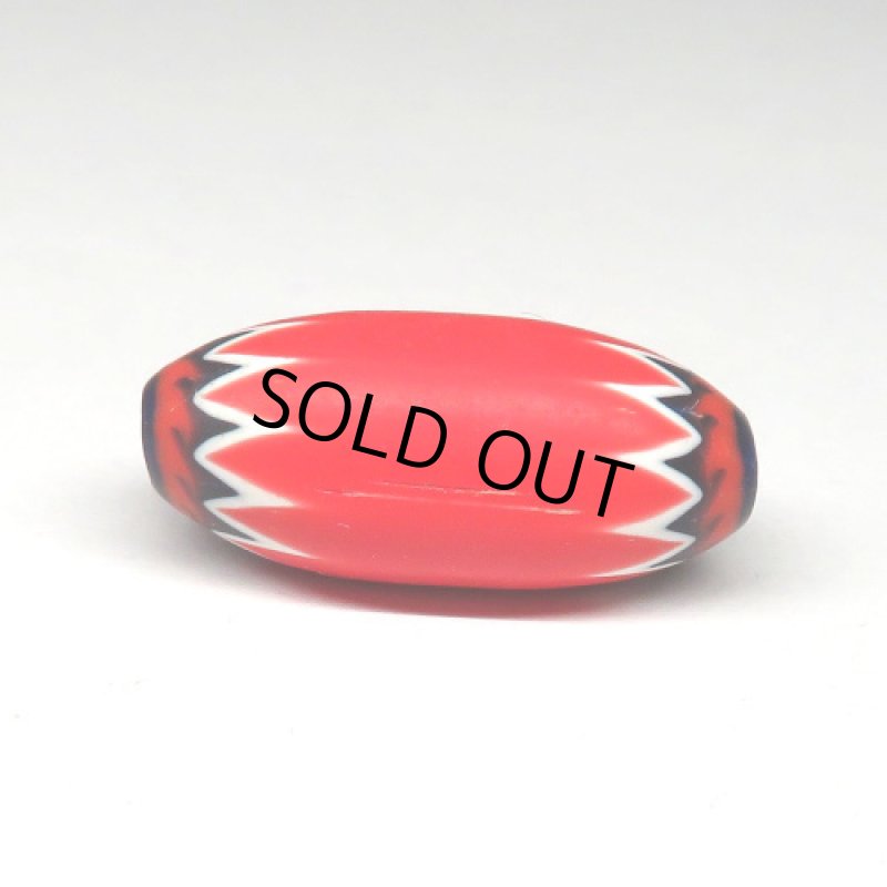 細長レッドシェブロン