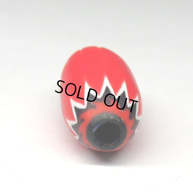 細長レッドシェブロン