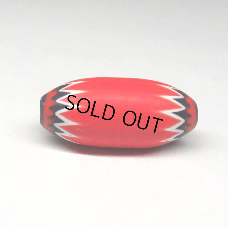 細長レッドシェブロン