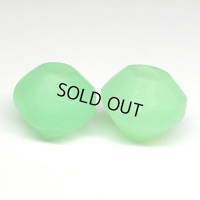 ウランガラス　乳白緑2個セット