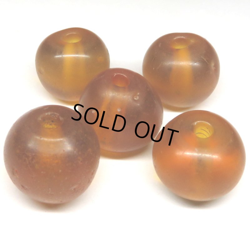 ナガ族　琥珀色の玉（複数在庫あり）