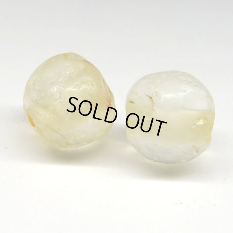 インドネシア古代水晶 丸玉2個セット