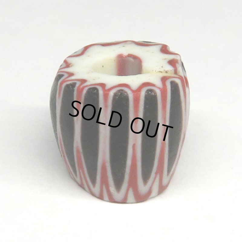 黒い4層シェブロン