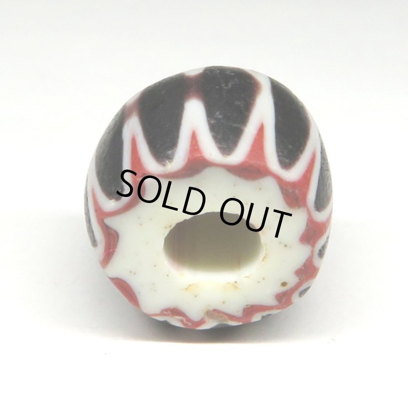 黒い4層シェブロン