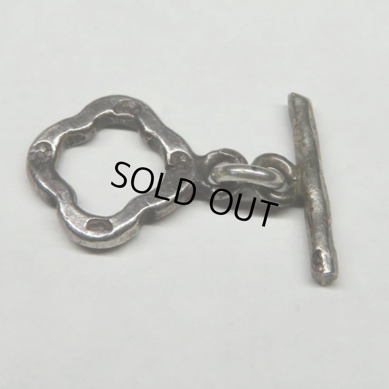 カレンシルバー留め具