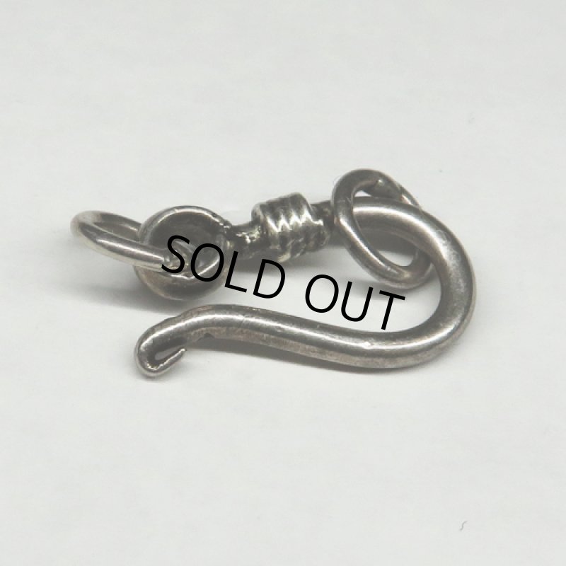 カレンシルバー留め具