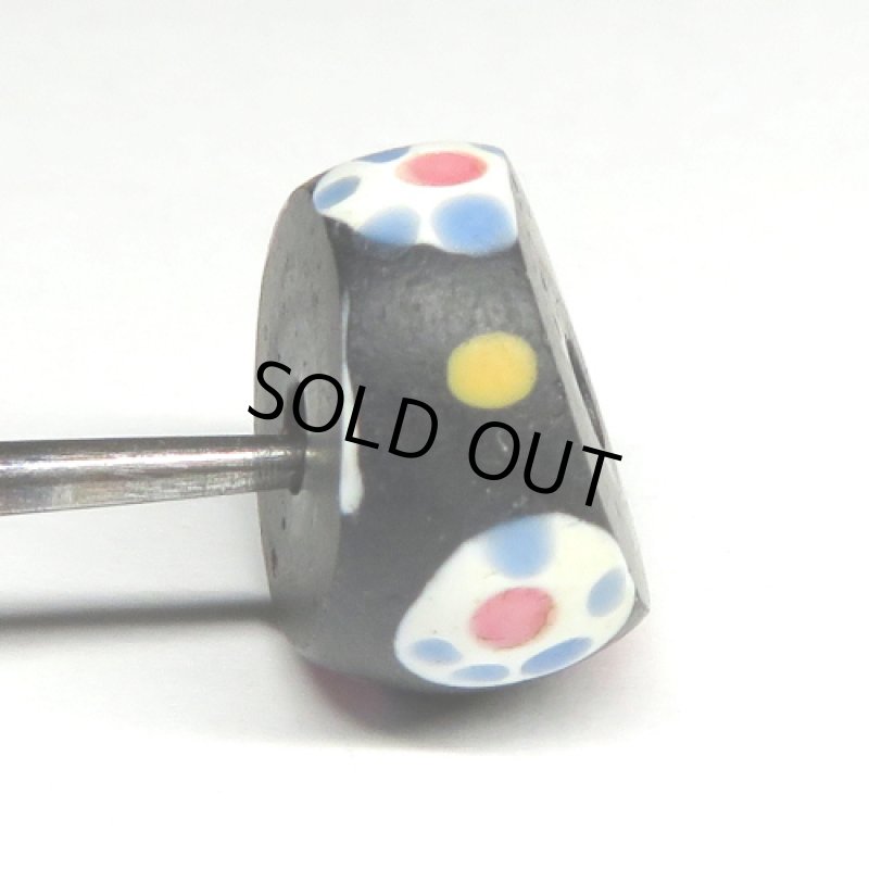 黒のファンシーアイ