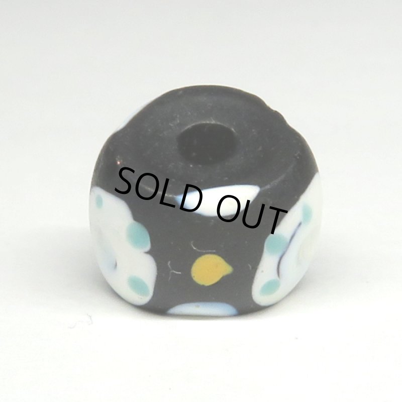 黒のファンシーアイ