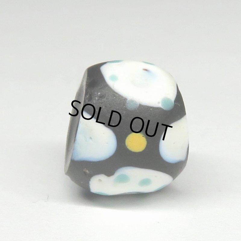 黒のファンシーアイ