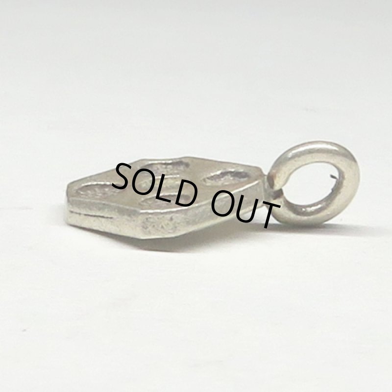 カレンシルバーチャーム