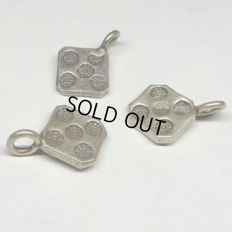 カレンシルバーチャーム