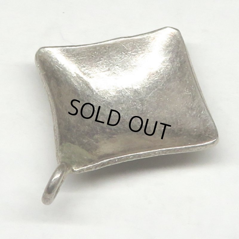 カレンシルバーチャーム