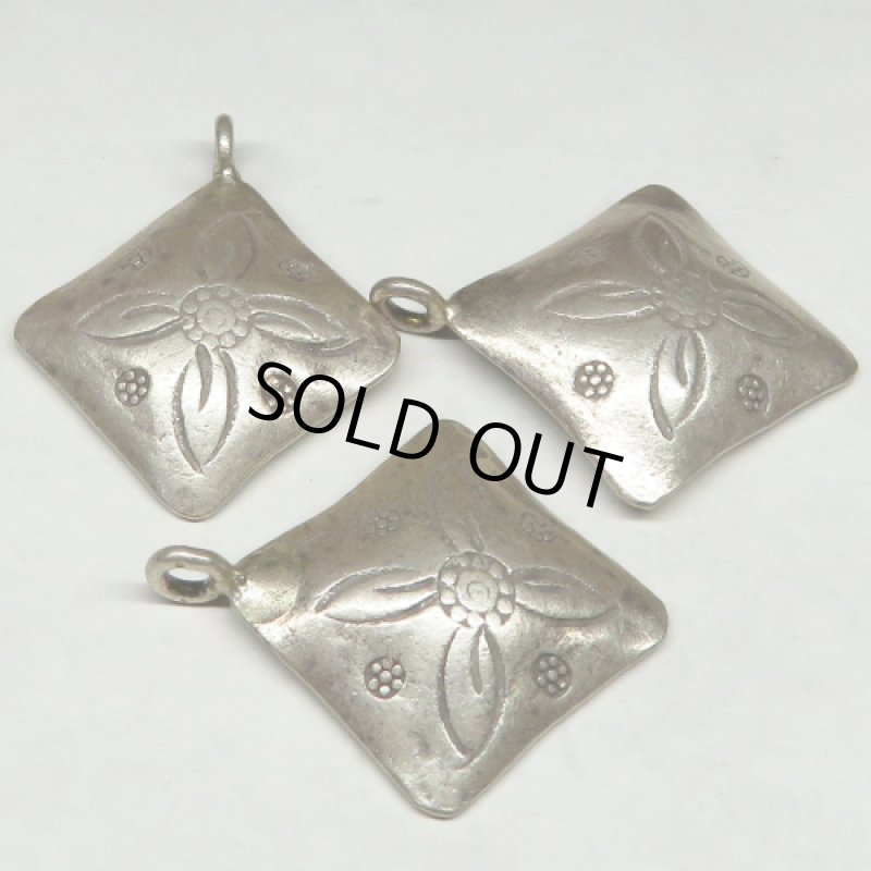 カレンシルバーチャーム