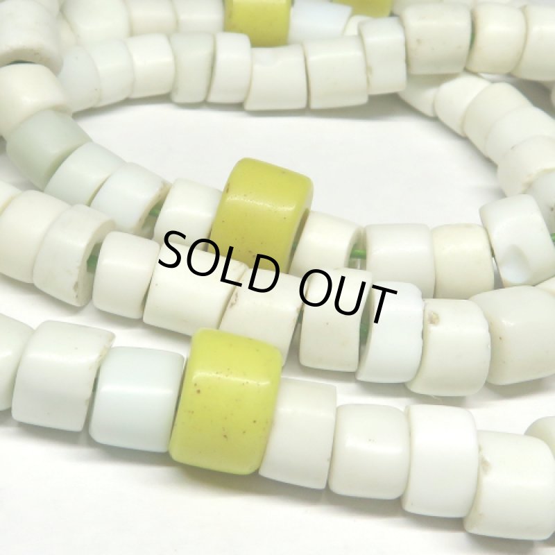 白と黄色のディスク連