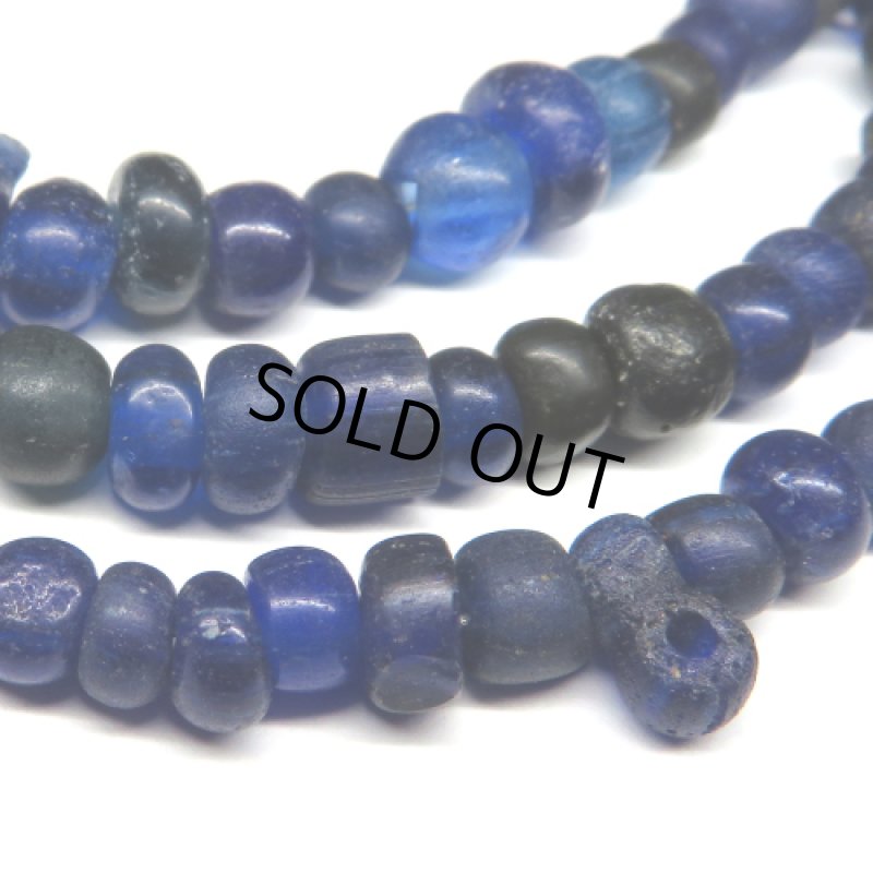 瑠璃色インドパシフィックビーズ連