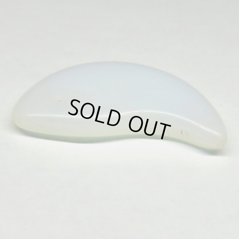 ウェディングビーズ 勾玉型 乳白